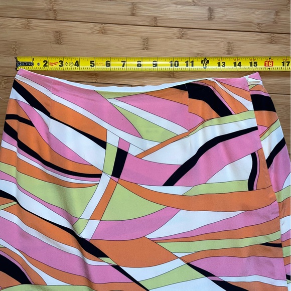 Talbots skirt, pure silk size 10. Geometric pattern, side zipper and button. - Picture 5 of 6